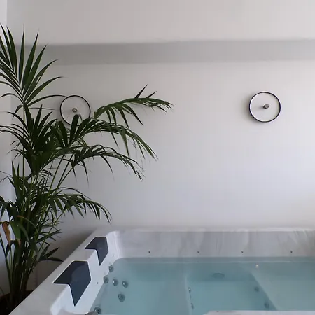 Iria Blue Mykonos Otel 4*